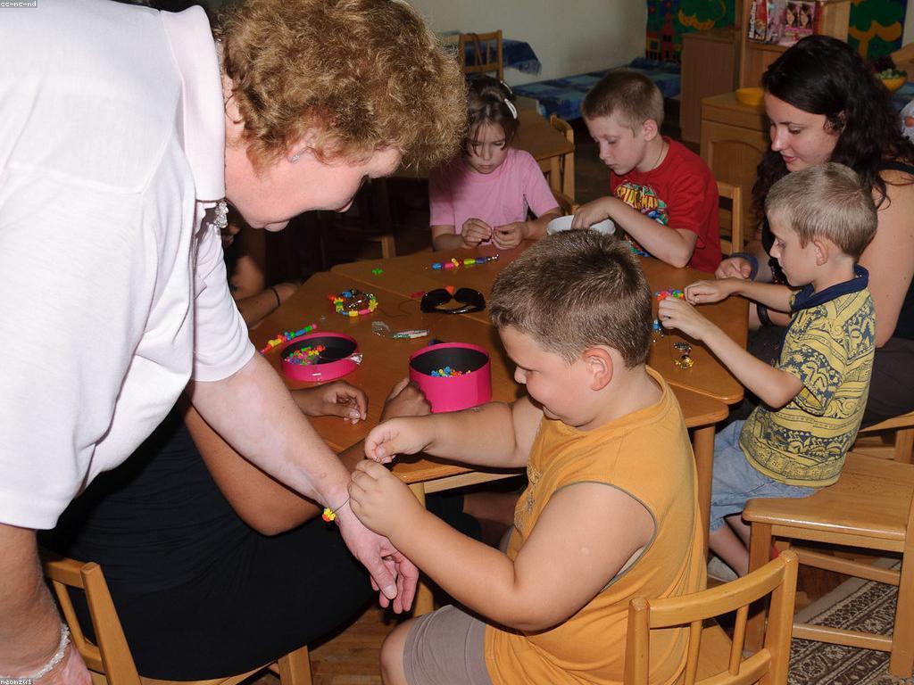 យុទ្ធសាស្ត្រ និងការប្រើប្រាស់វាក្នុងសង្គមសម თანამედროვე