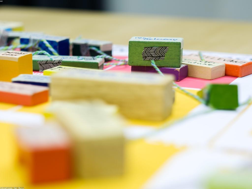 យុទ្ធសាស្ត្រ និងការប្រើប្រាស់វាក្នុងសង្គមសម თანამედროვე